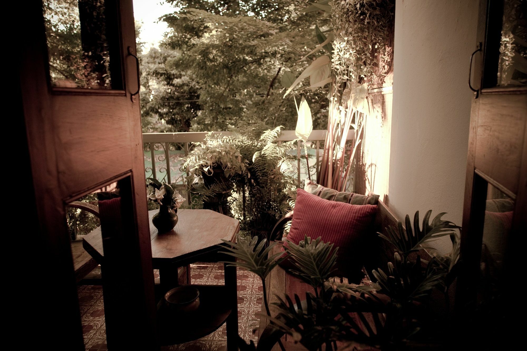 The Asadang Bed And Breakfast Bangkok Extérieur photo